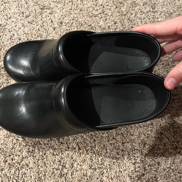 Dansko barely worn clogs, size 38 fits a size 8-8.5. Very comfortable. - Picture 2 of 4